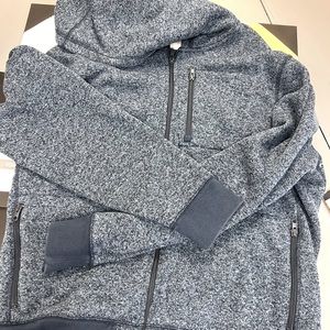 Men’s structured hooded sweatshirt with Zipper details